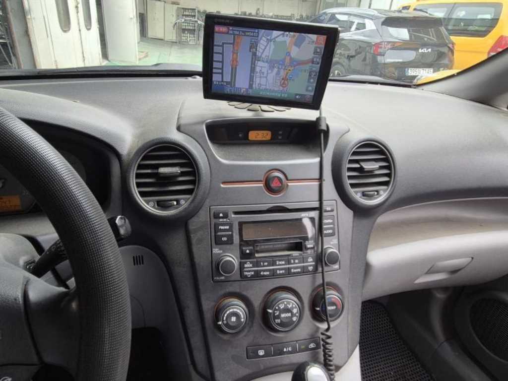 KIA Carens - Vista 12