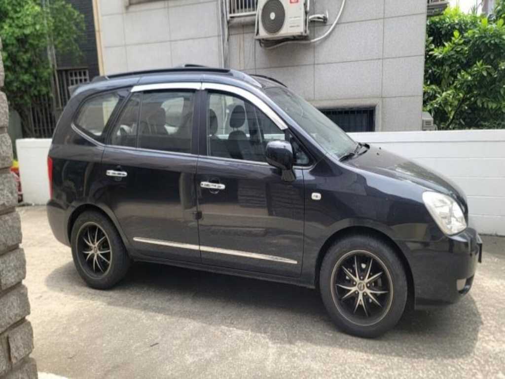 KIA Carens - Vista 5