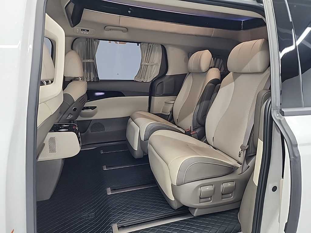 KIA Carnival - Vista 12