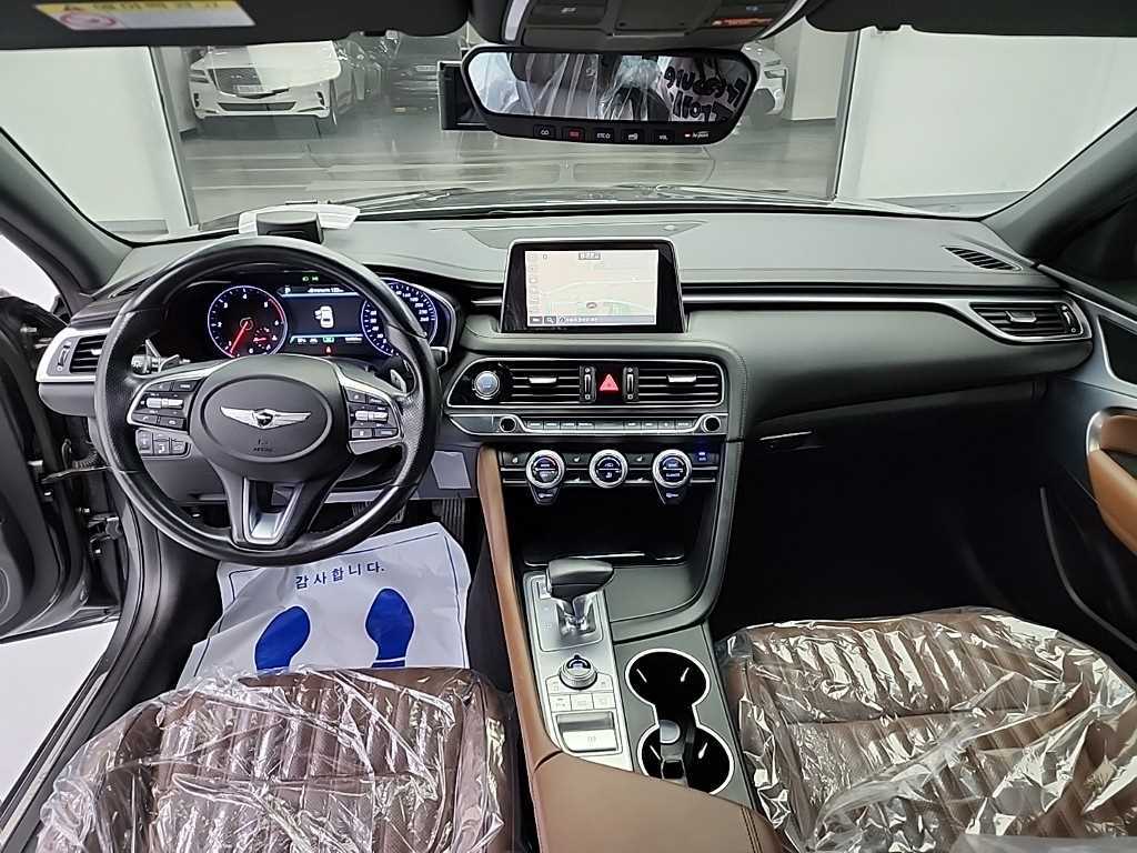 Genesis G70 - Vista 8