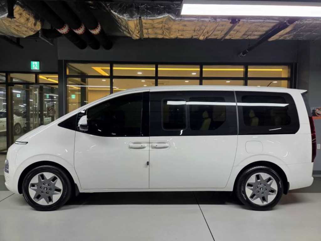 HYUNDAI Staria - Vista 3