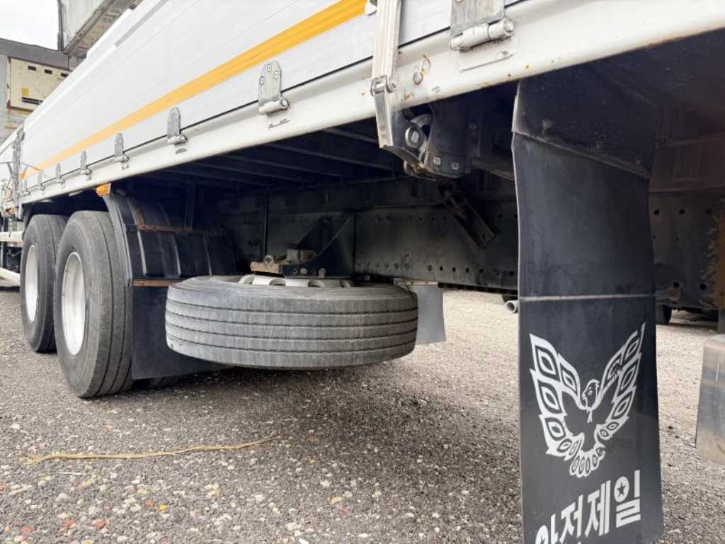 medium and large cargo truck - Vista 12