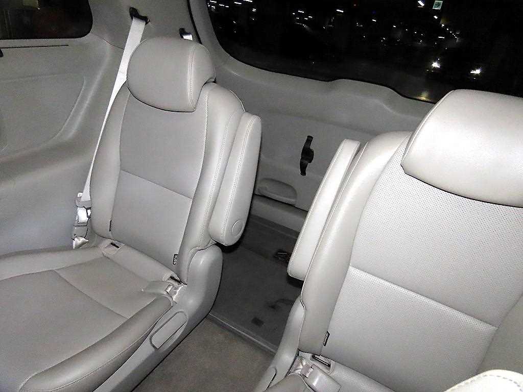 KIA Carnival - Vista 8