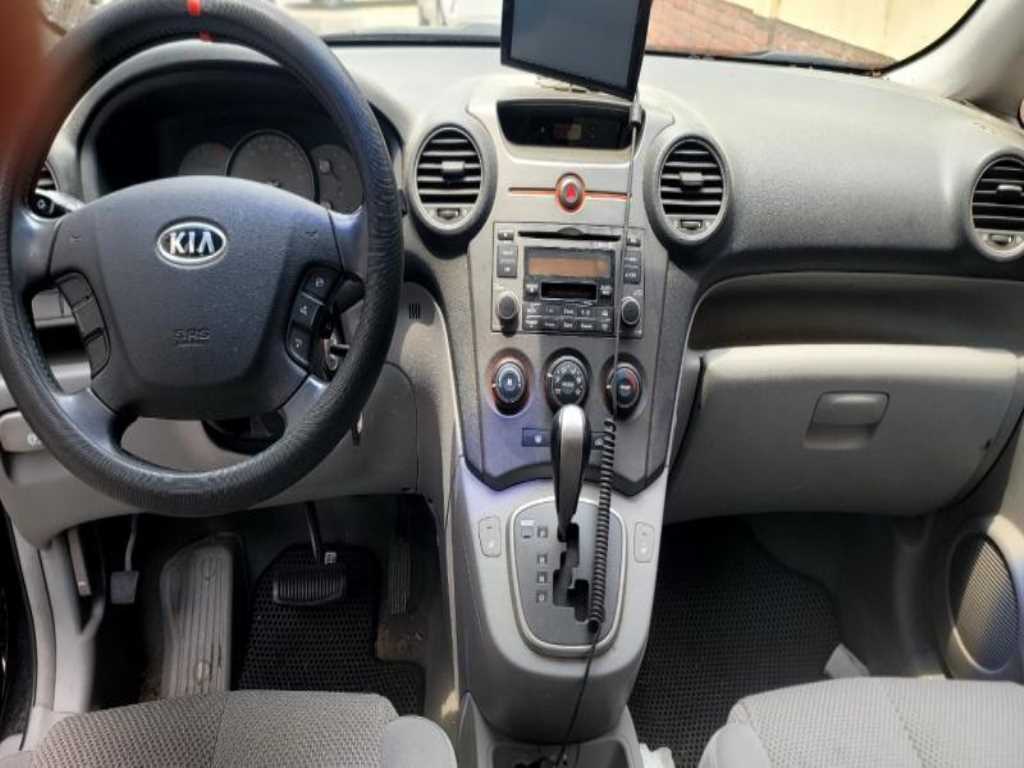 KIA Carens - Vista 8