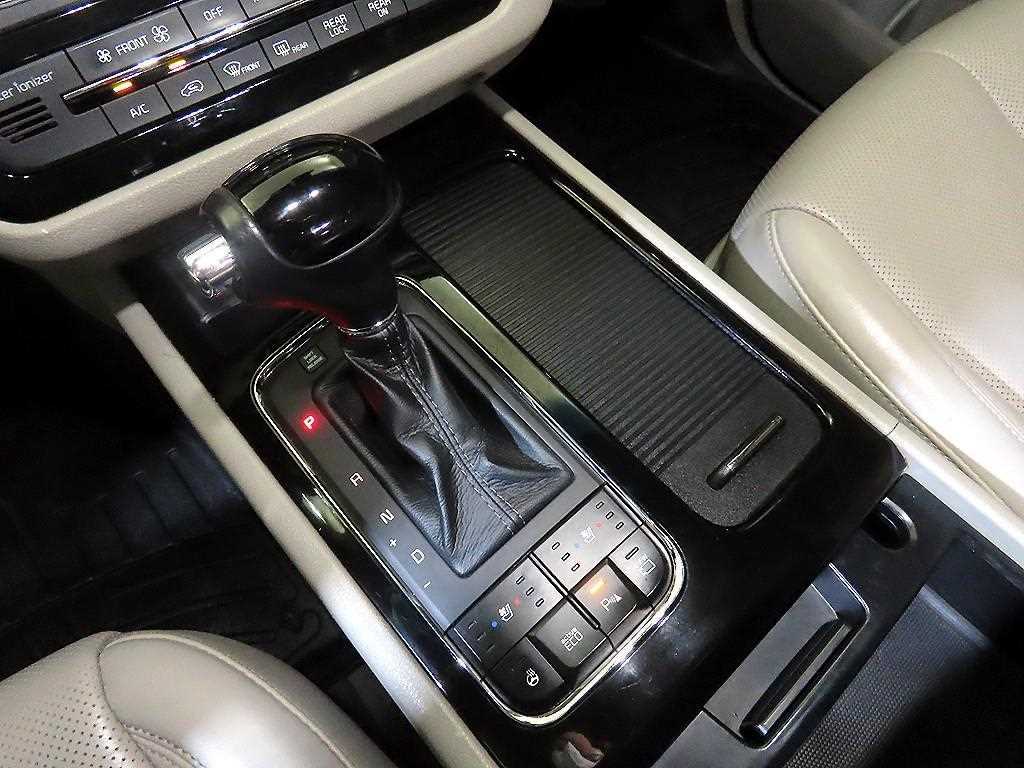 KIA Carnival - Vista 12