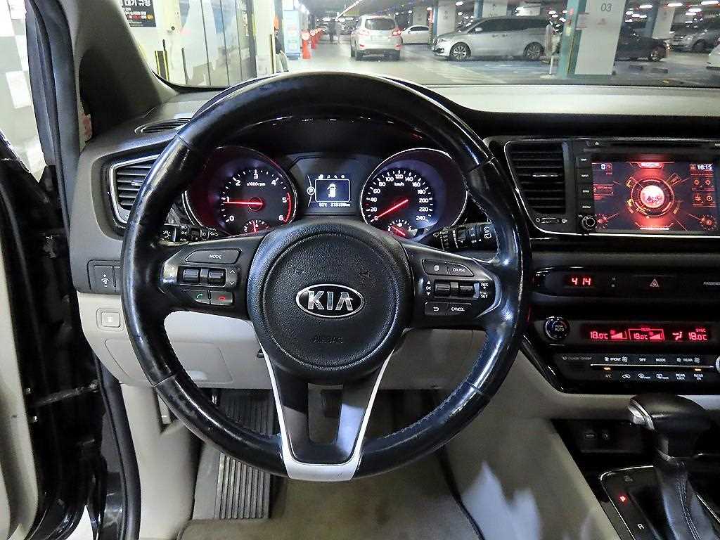 KIA Carnival - Vista 9