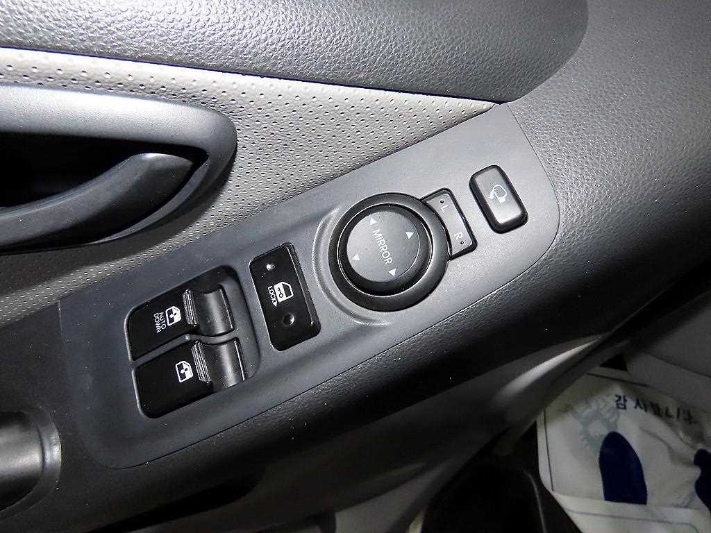 HYUNDAI Starex - Vista 12