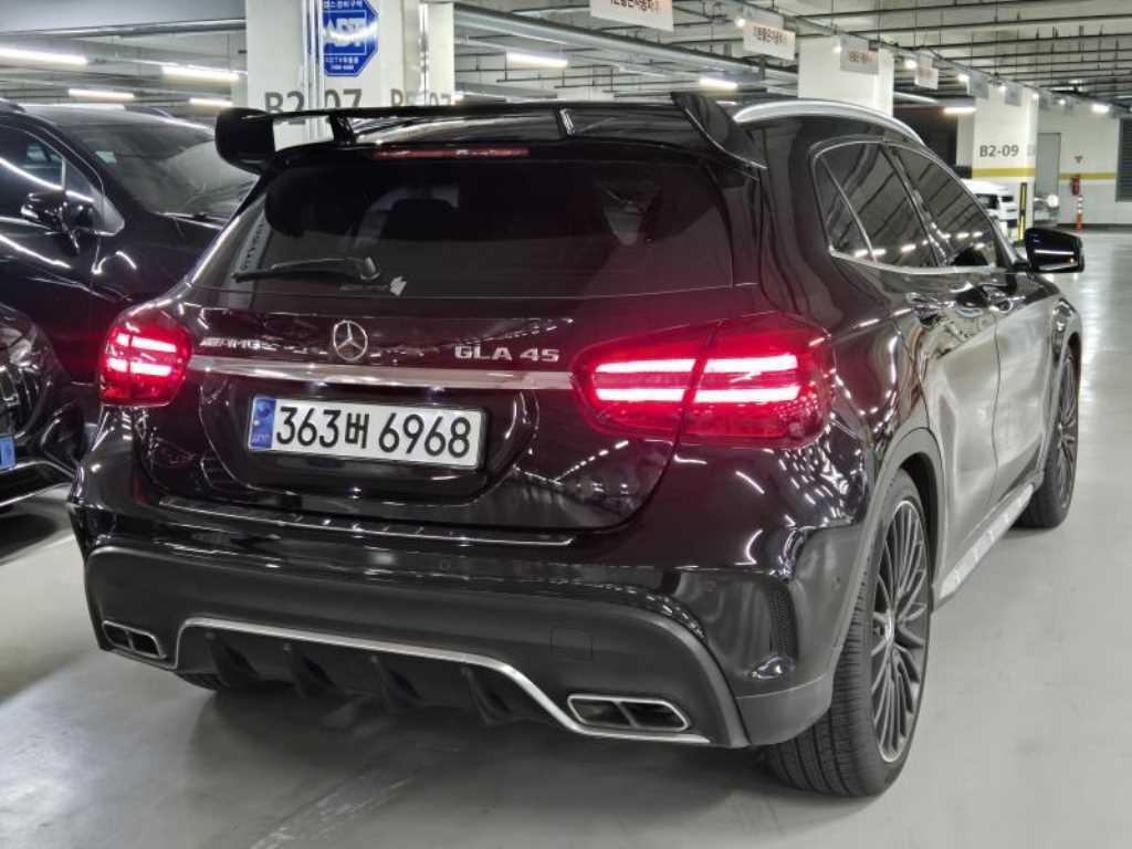 Mercedes Benz GLA Class - Vista 3