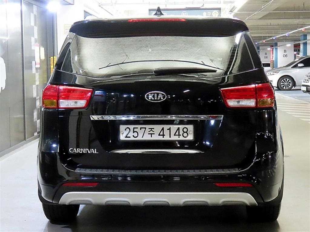 KIA Carnival - Vista 5