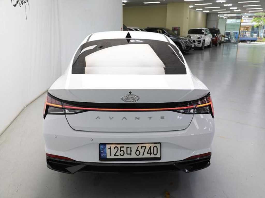 HYUNDAI Avante - Vista 5