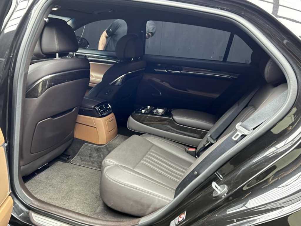 Genesis G90 - Vista 5