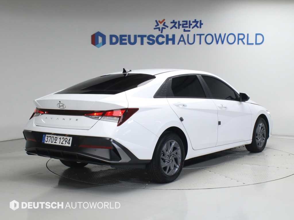 HYUNDAI Avante - Vista 2