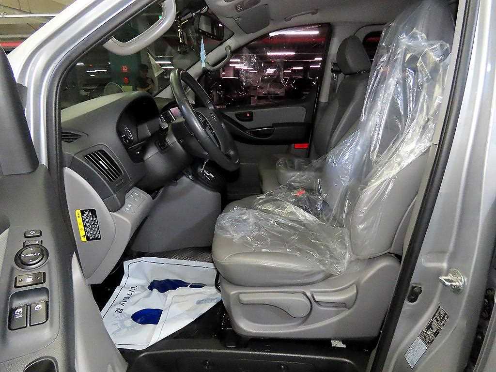 HYUNDAI Starex - Vista 6