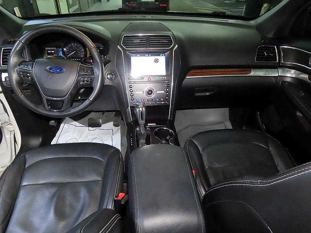 Ford Explorer - Vista 10