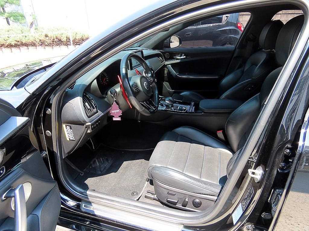 KIA Stinger - Vista 5