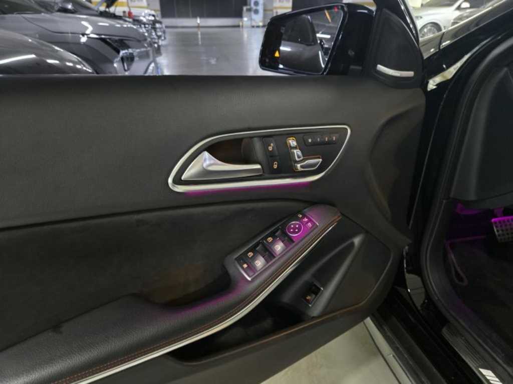 Mercedes Benz GLA Class - Vista 6