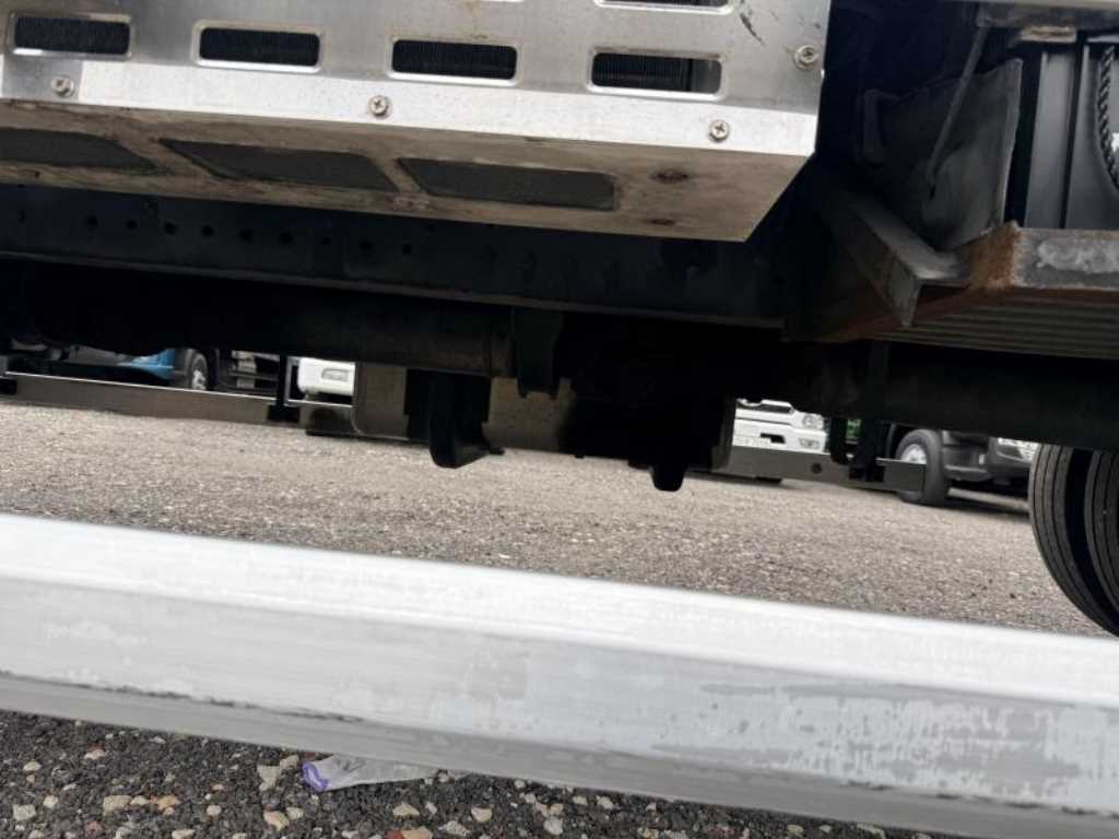 medium and large cargo truck - Vista 11