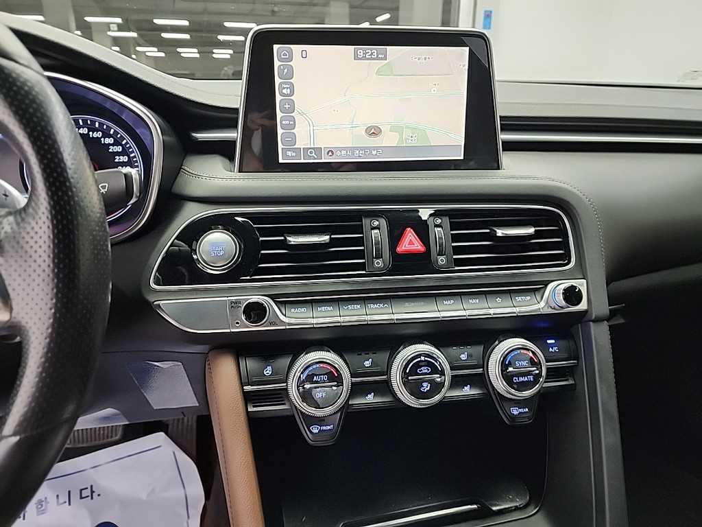 Genesis G70 - Vista 11