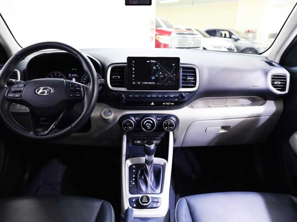 HYUNDAI Venue - Vista 11