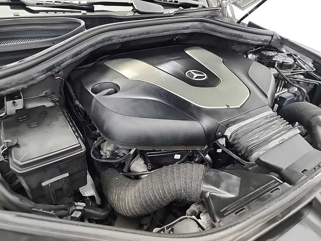 Mercedes Benz GLE Class - Vista 5