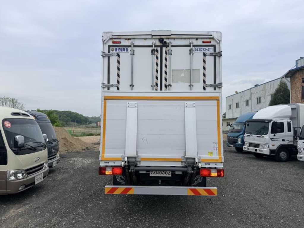 medium and large cargo truck - Vista 5