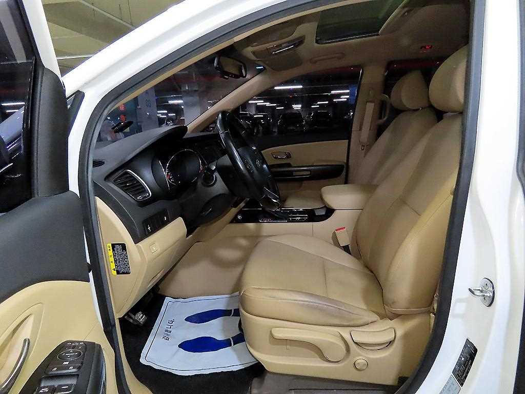 KIA Carnival - Vista 6