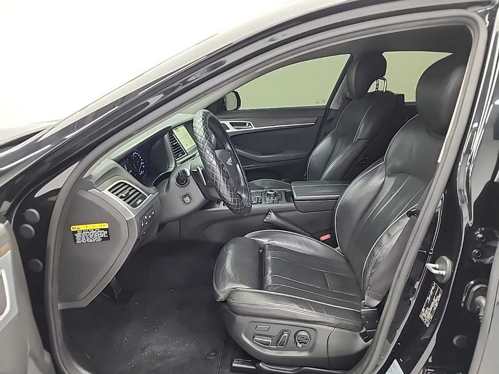 HYUNDAI Genesis - Vista 11