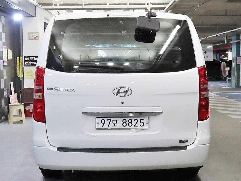 HYUNDAI Starex - Vista 5