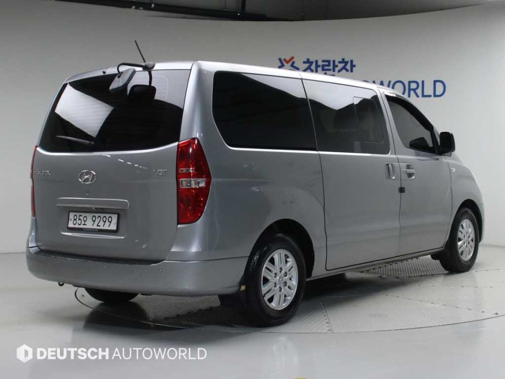 HYUNDAI Starex - Vista 2
