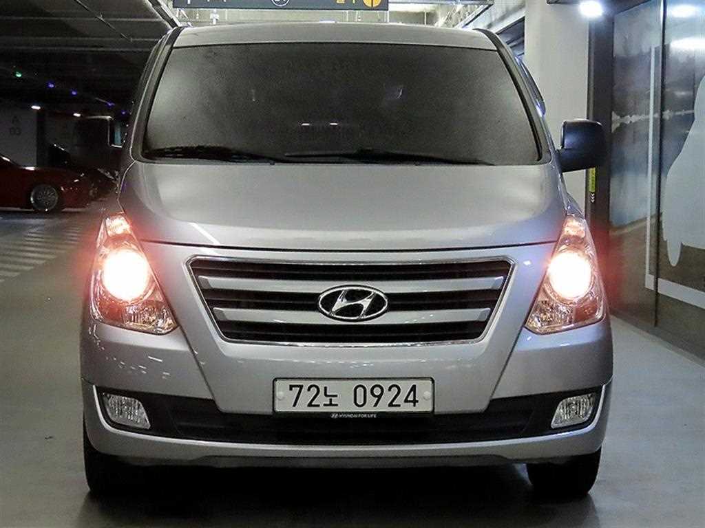 HYUNDAI Starex - Vista 2