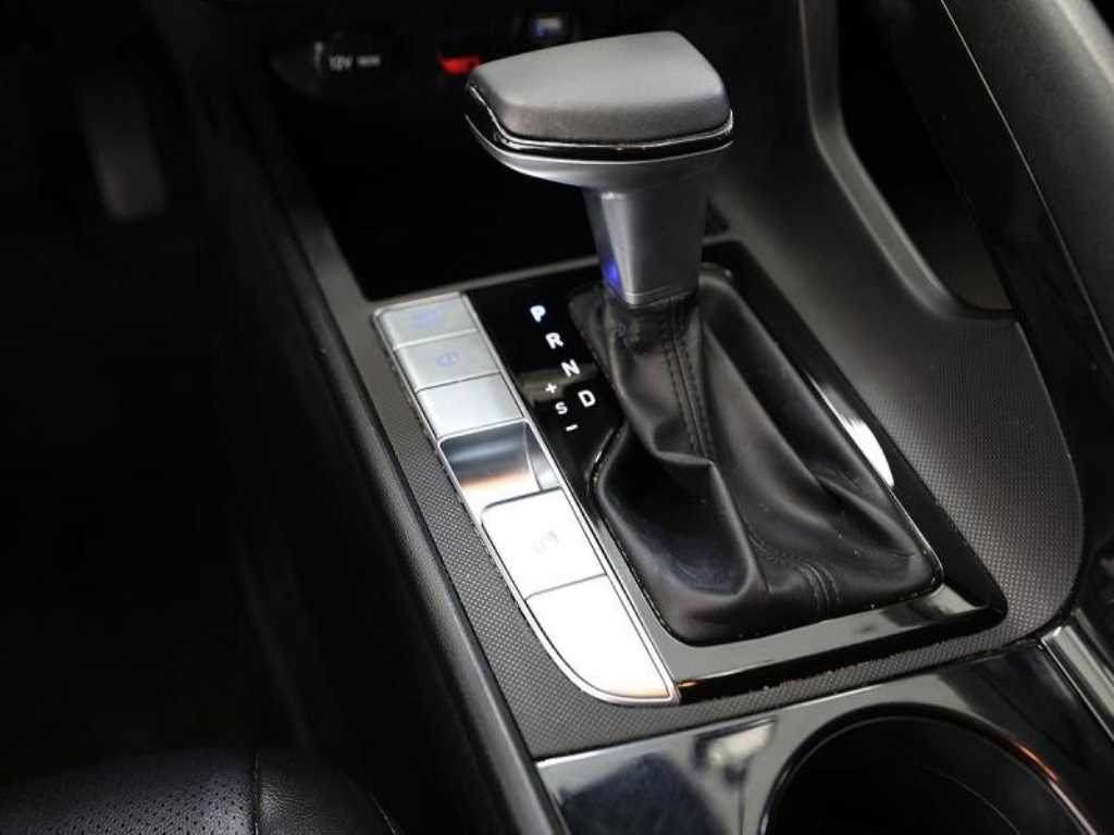 HYUNDAI Avante - Vista 10