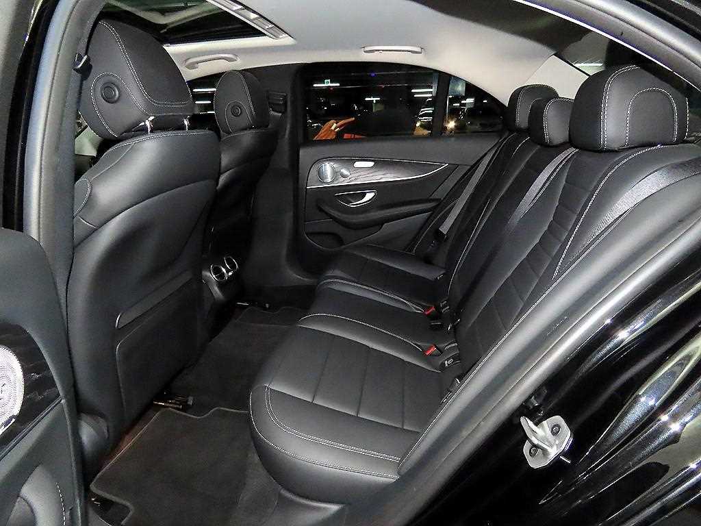 Mercedes Benz E class - Vista 7