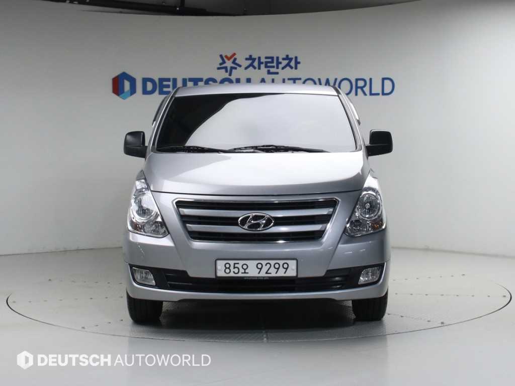 HYUNDAI Starex - Vista 3