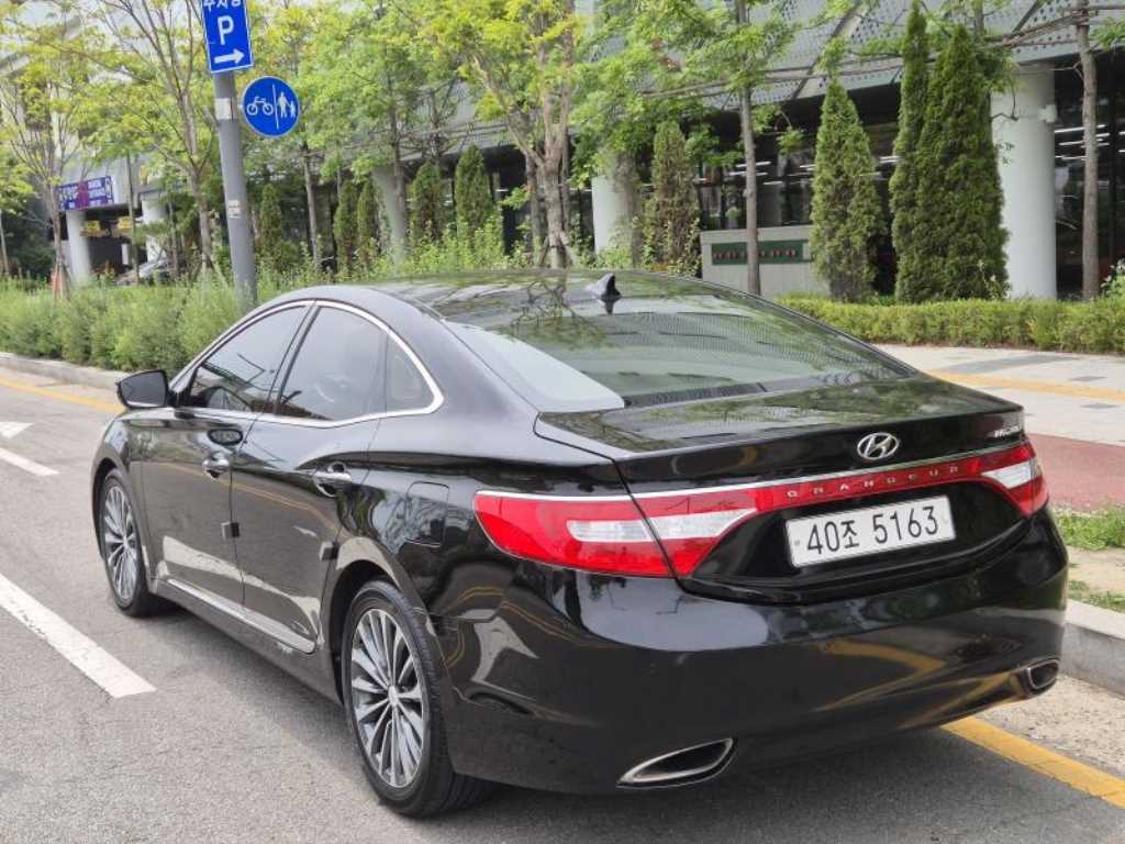 HYUNDAI Grandeur - Vista 7