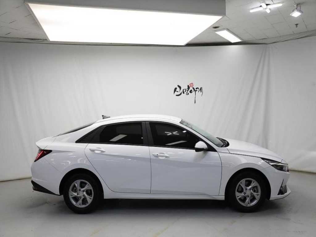 HYUNDAI Avante - Vista 3