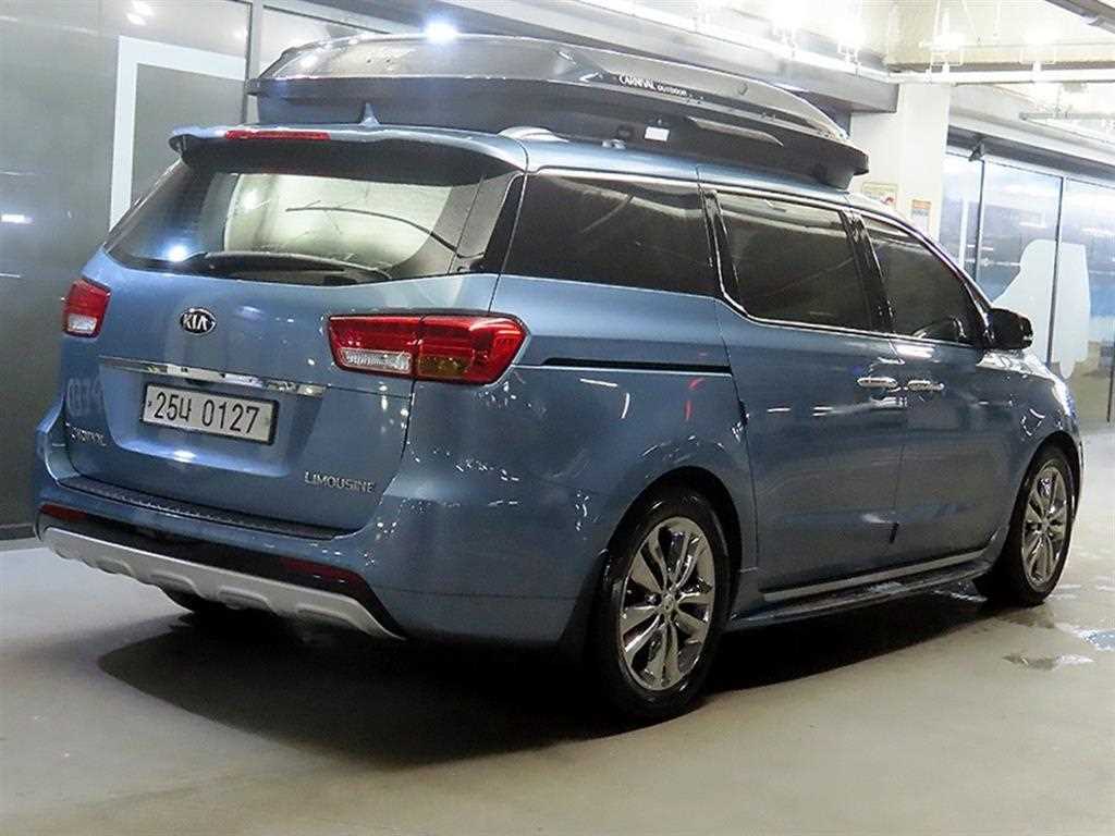 KIA Carnival - Vista 4