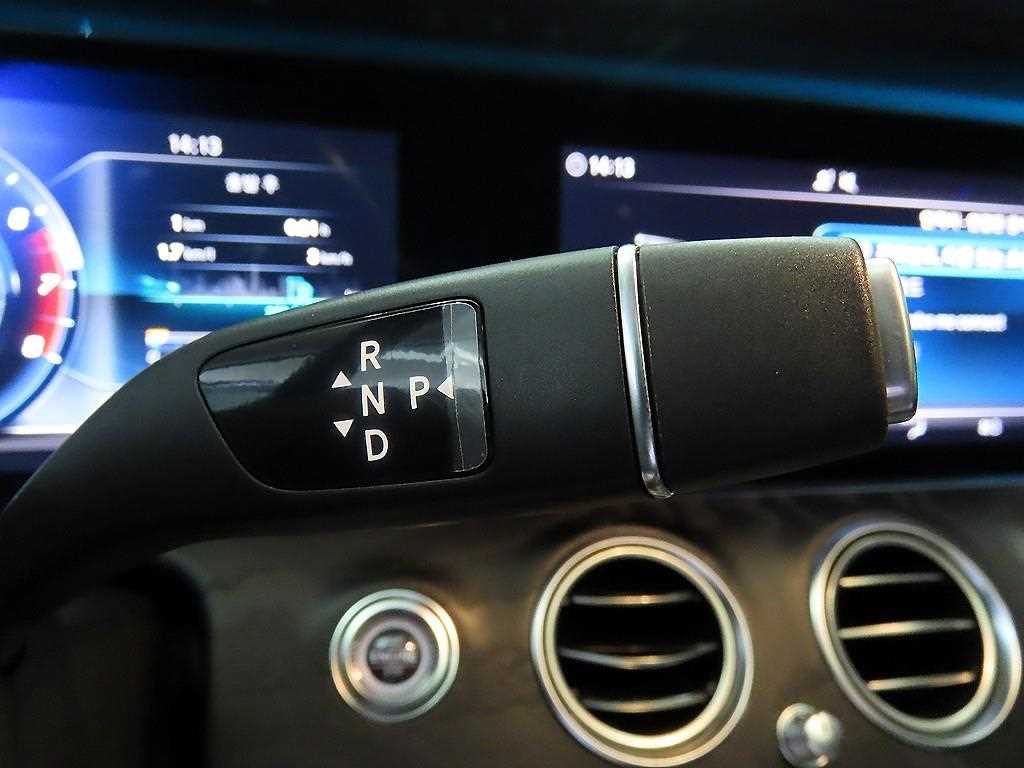 Mercedes Benz E class - Vista 12