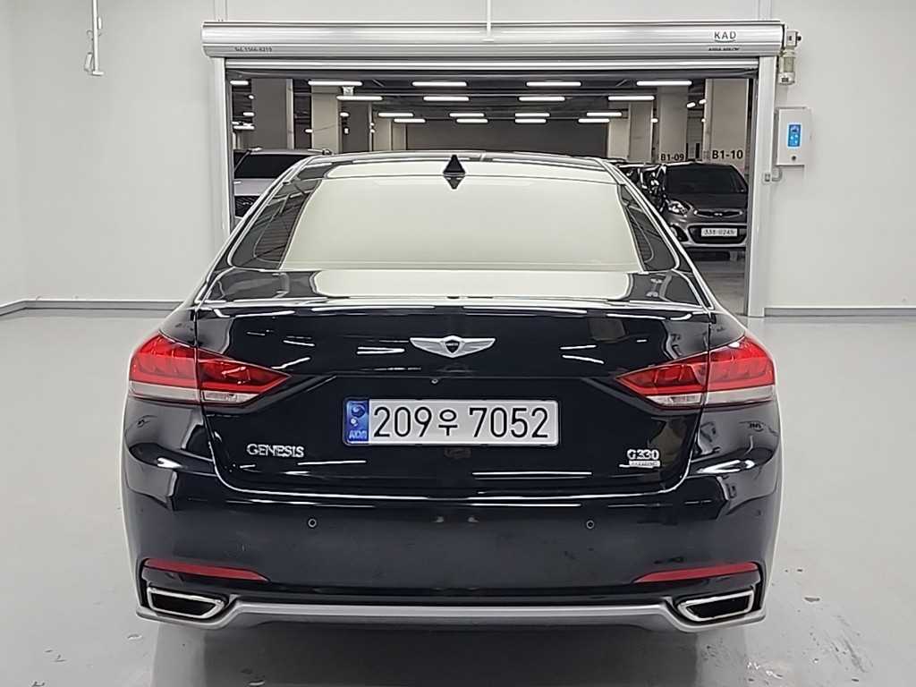 HYUNDAI Genesis - Vista 3