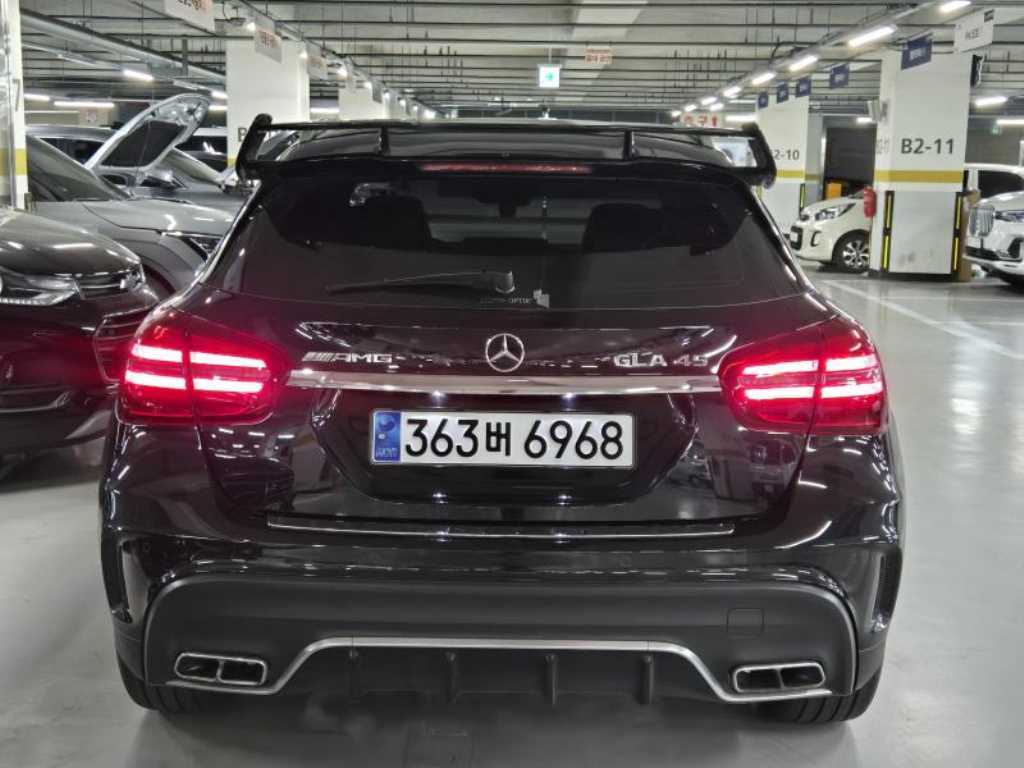 Mercedes Benz GLA Class - Vista 4
