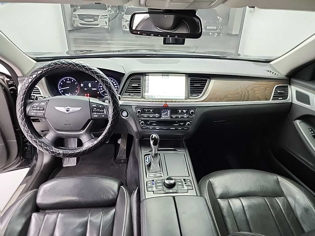 HYUNDAI Genesis - Vista 7