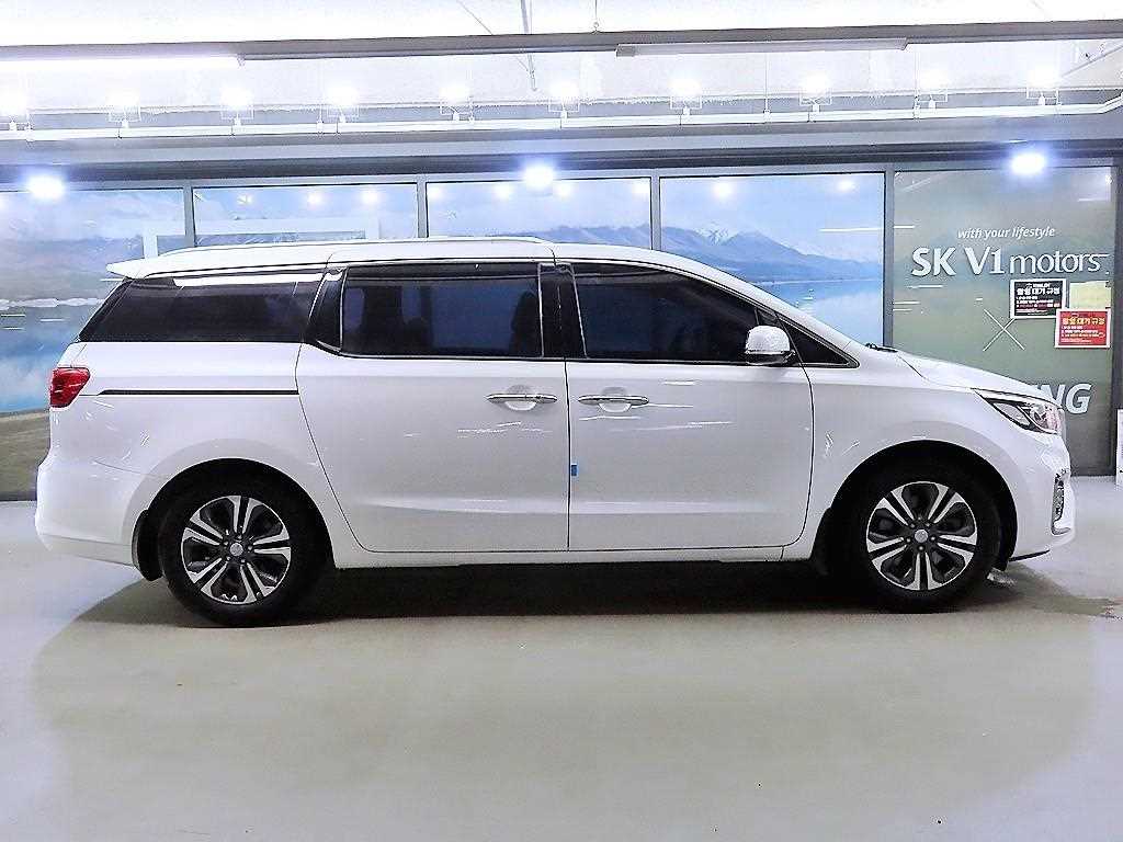 KIA Carnival - Vista 3