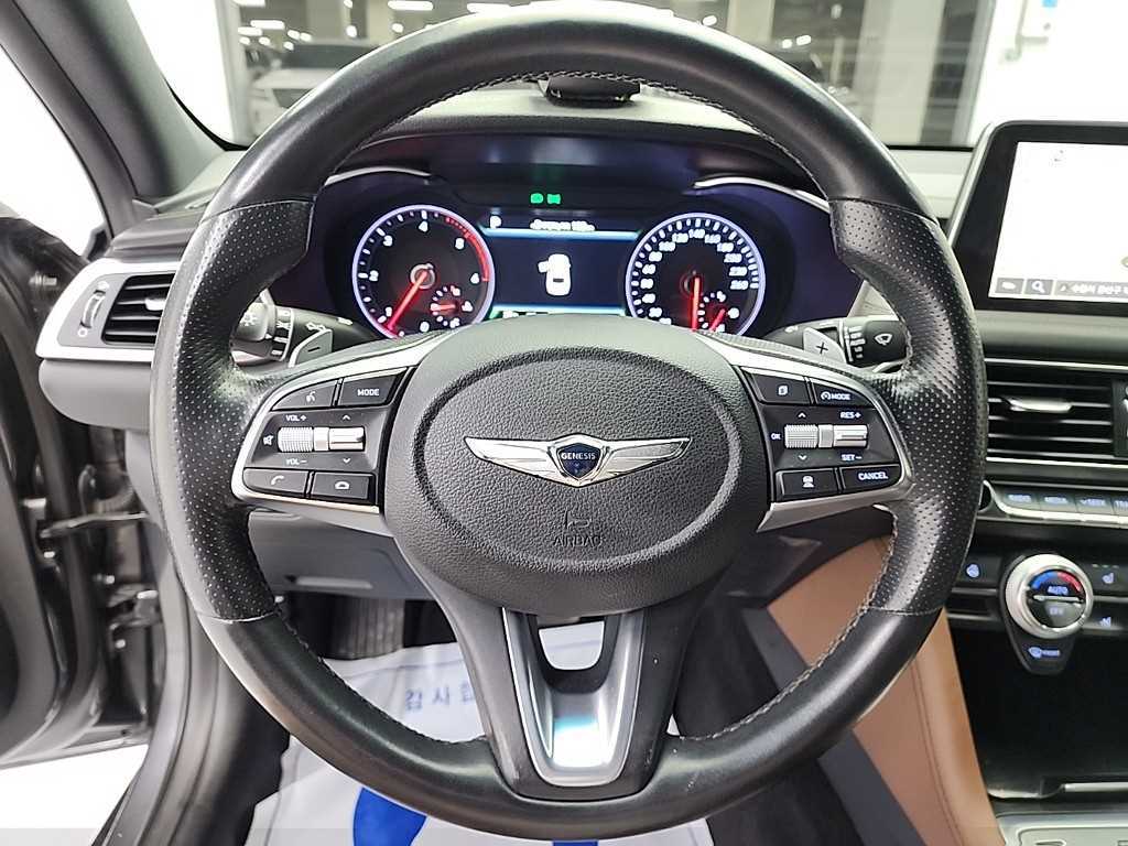 Genesis G70 - Vista 10