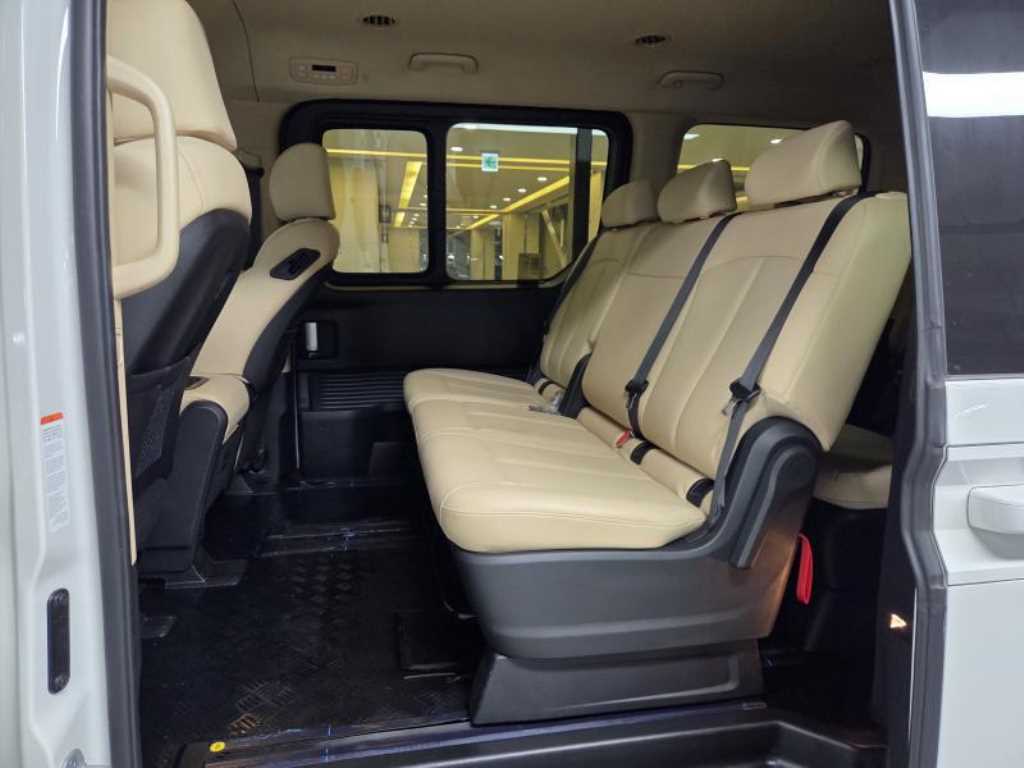 HYUNDAI Staria - Vista 9