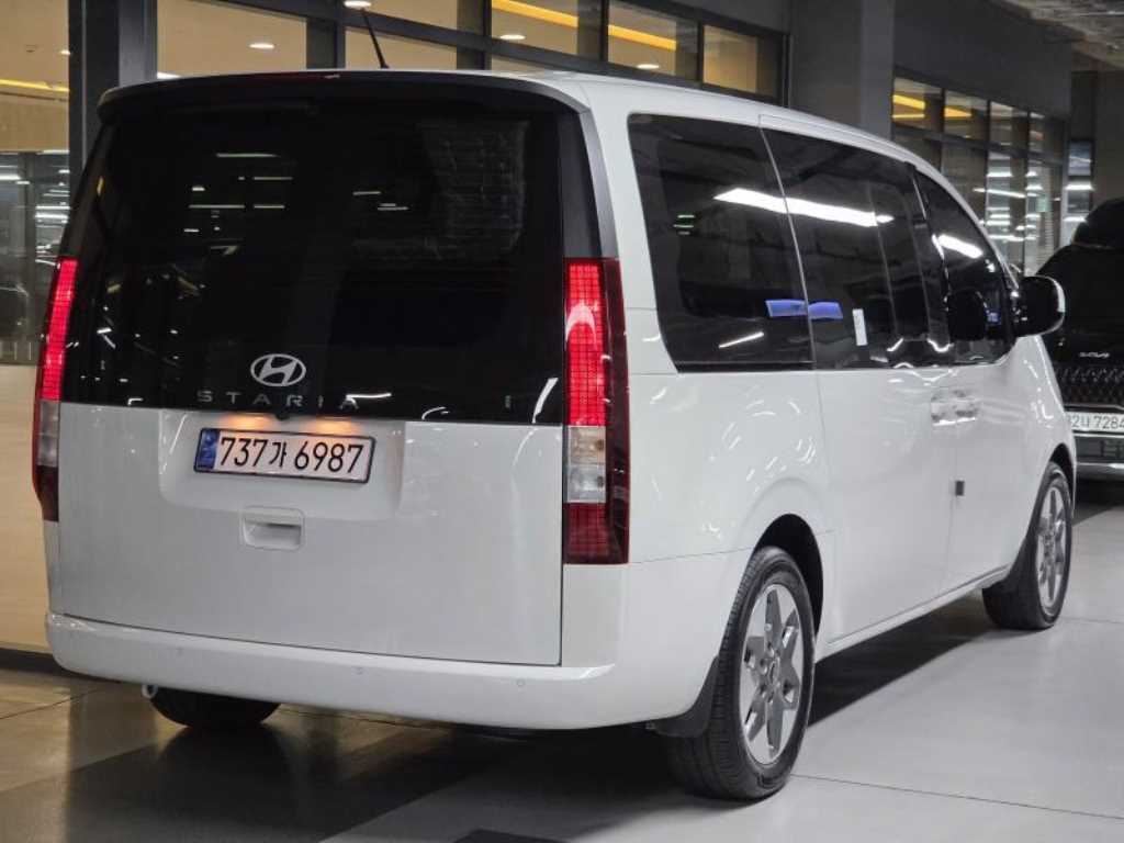 HYUNDAI Staria - Vista 2