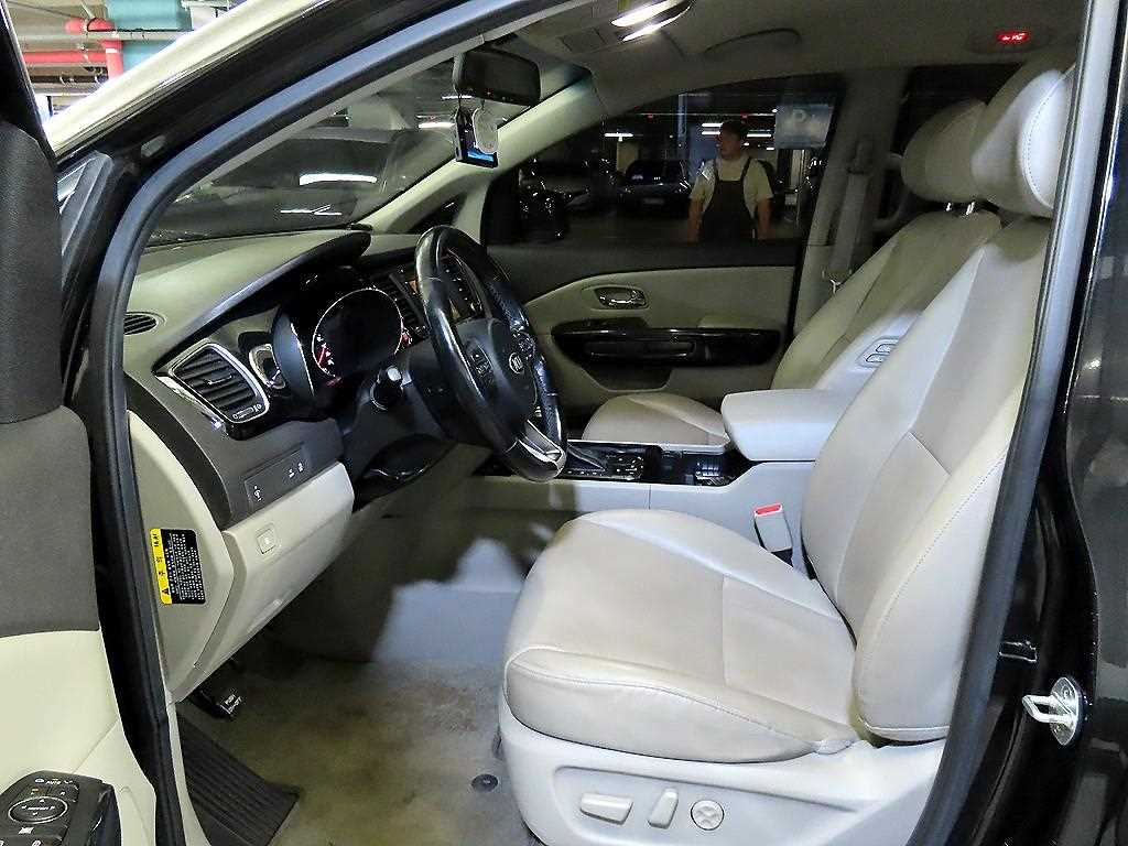 KIA Carnival - Vista 6