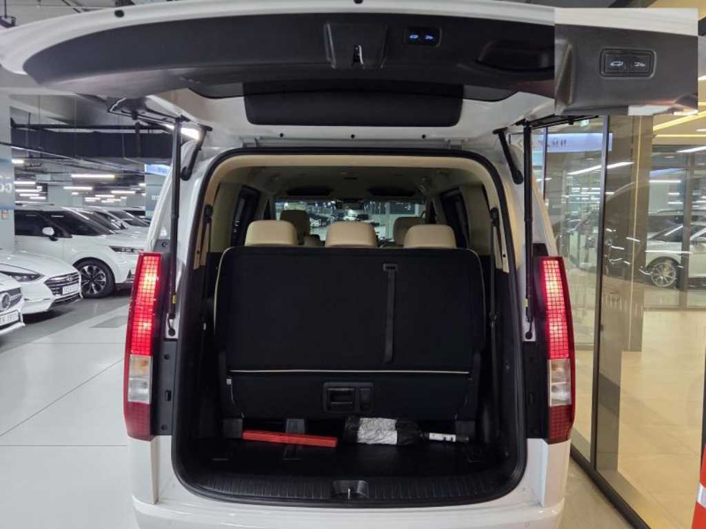HYUNDAI Staria - Vista 6