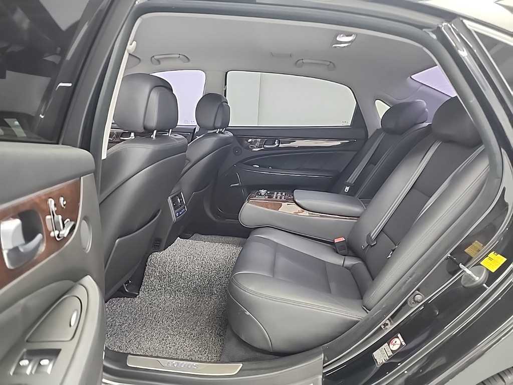 HYUNDAI Equus - Vista 12