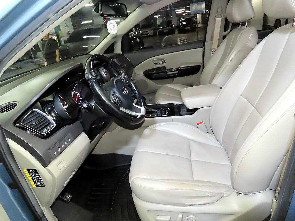 KIA Carnival - Vista 6
