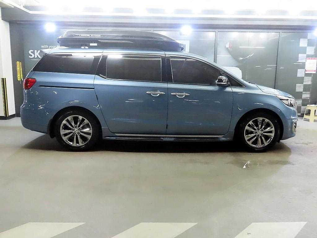 KIA Carnival - Vista 3