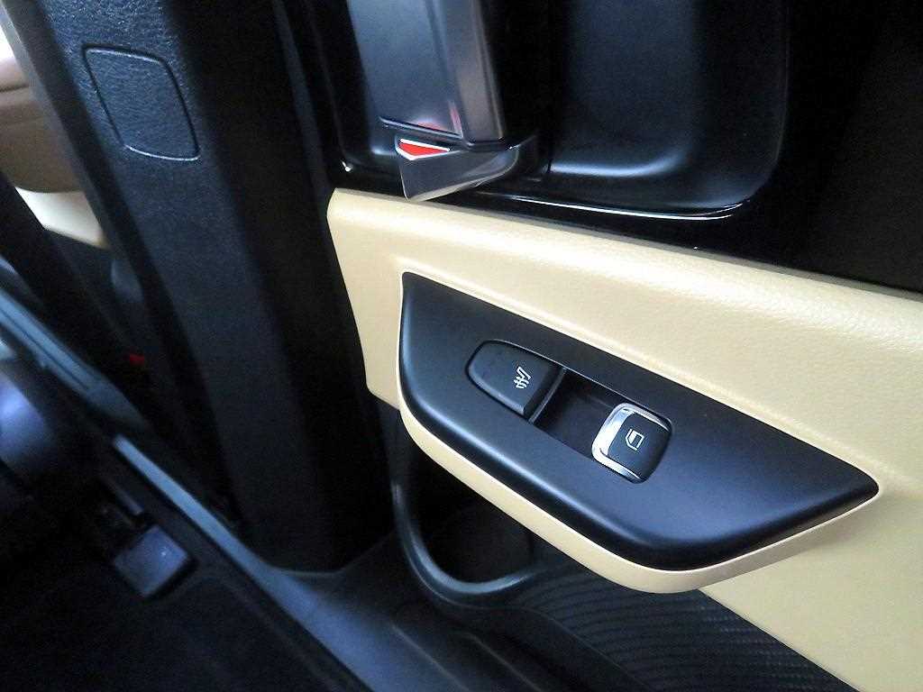 KIA Carnival - Vista 10